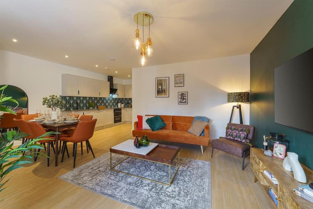 Lilyturf - 2 Bedroom Luxury Apartment By Mint Stays Бристоль Экстерьер фото